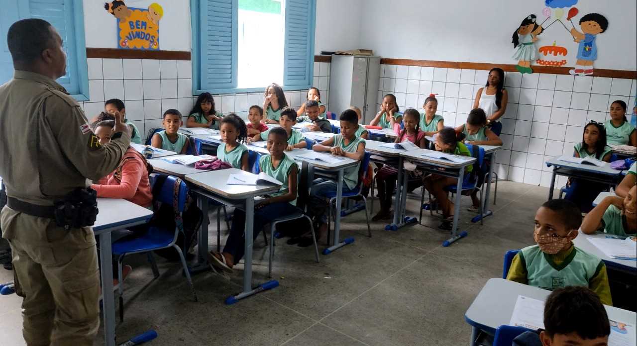 Camacã: Parceria entre prefeitura e PM leva o PROERD para as salas de aulas